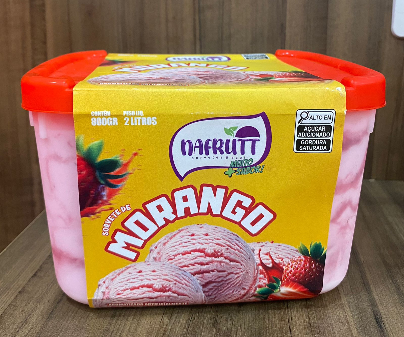 MORANGO COM PEDAÇOS