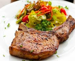 ( P ) Salada com Bife Porco Grelhado Acebolado
