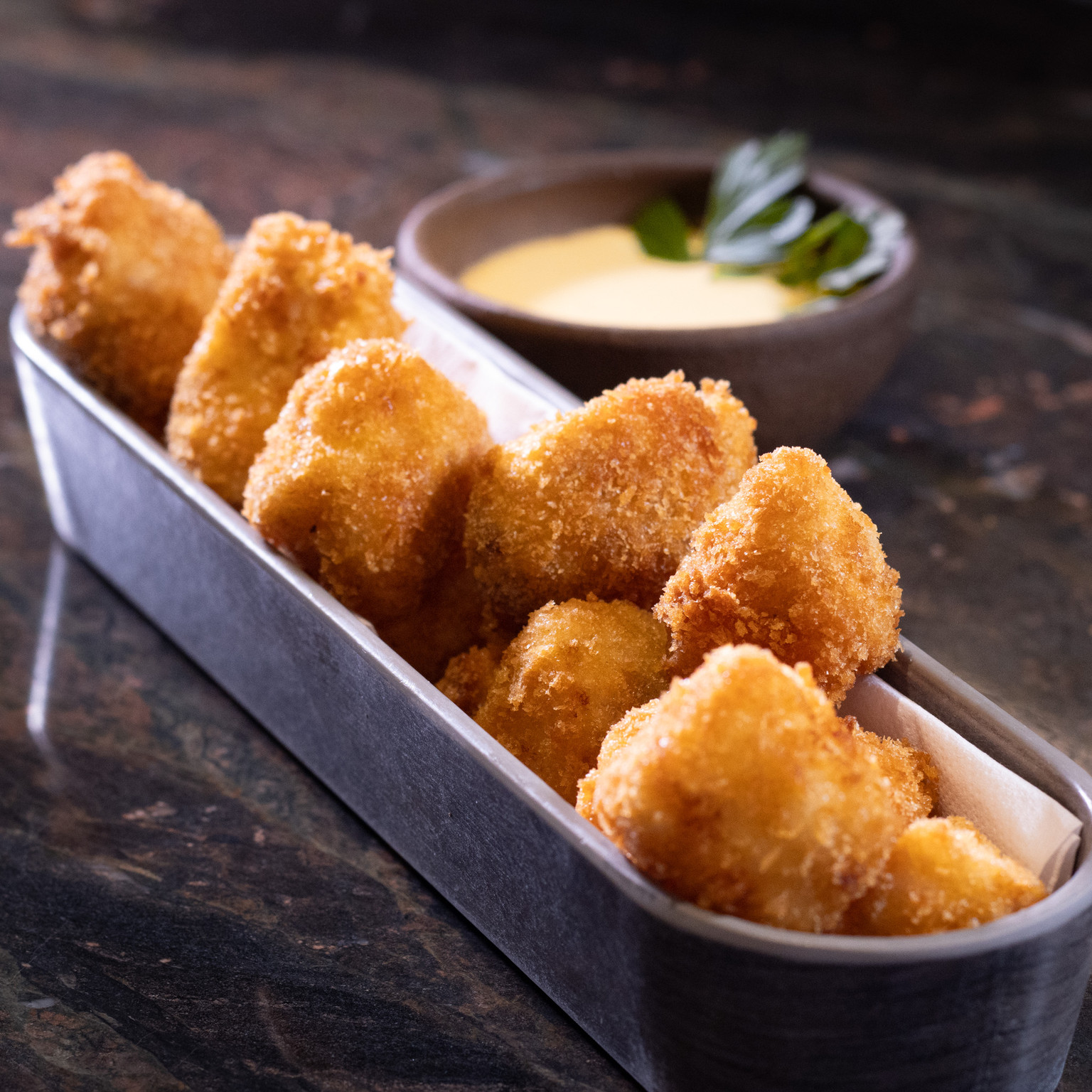 ISCA DE PEIXE COM MOLHO TÁRTARO