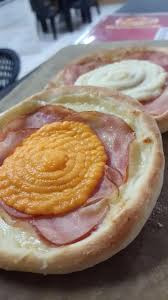 ESFIHA - LOMBO COM CHEDDAR