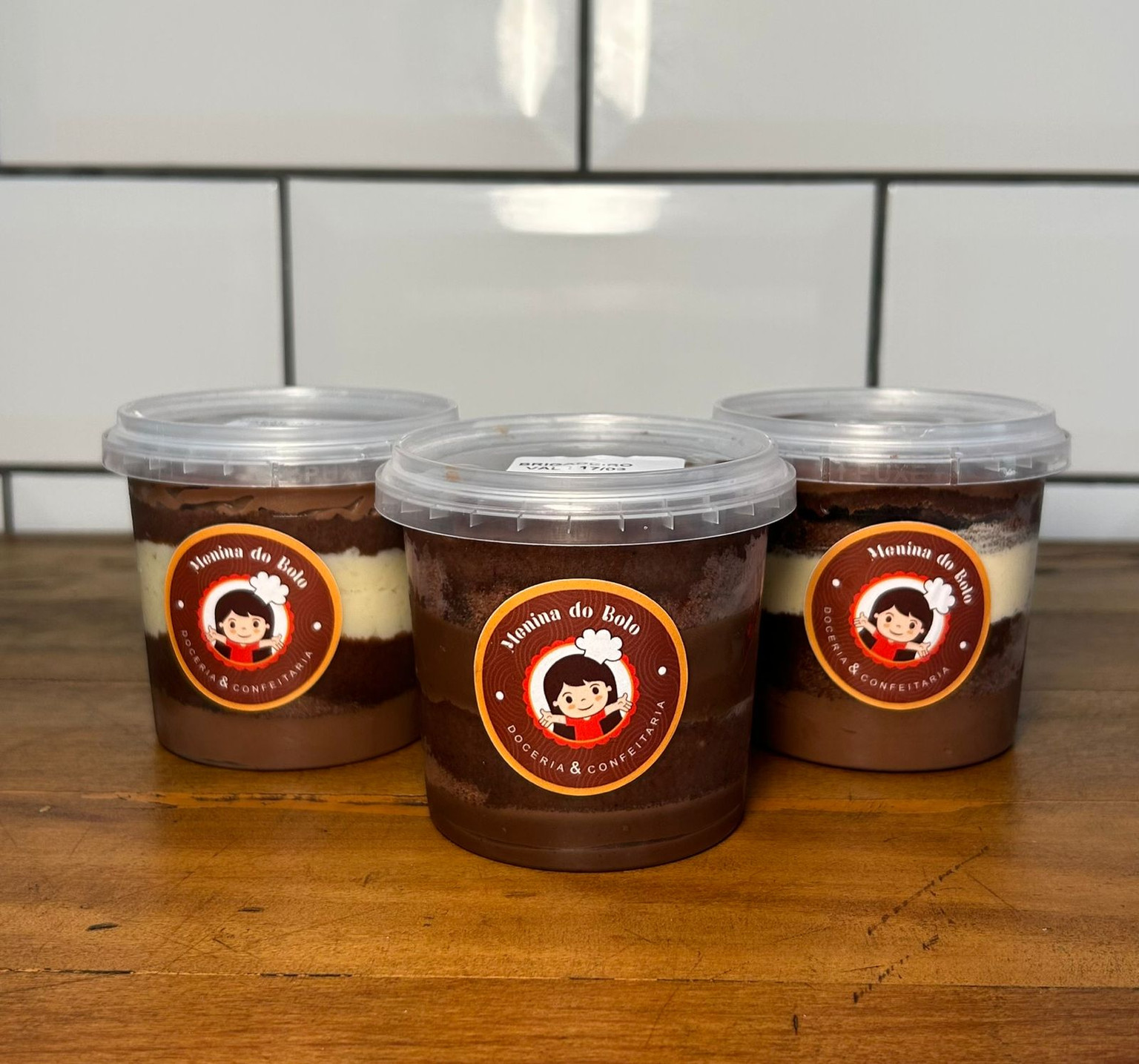 Escolha entre massa branca ou de chocolate e aproveite todo o sabor e cremosidade.
