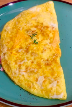 OMELETE COM QUEIJO