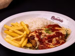 PARMEGIANA DE FRANGO