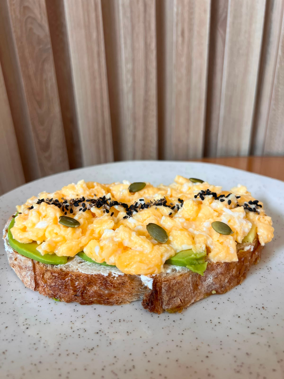 TOAST DE ABACATE