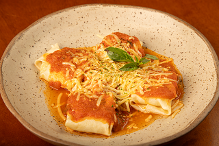 RAVIOLI AO MOLHO POMODORO
