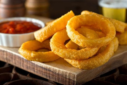 ANÉIS DE CEBOLA EMPANADOS
