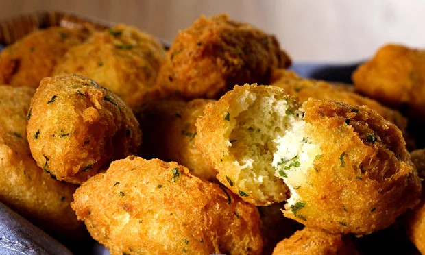BOLINHO DE BACALHAU 8 UNIDADES