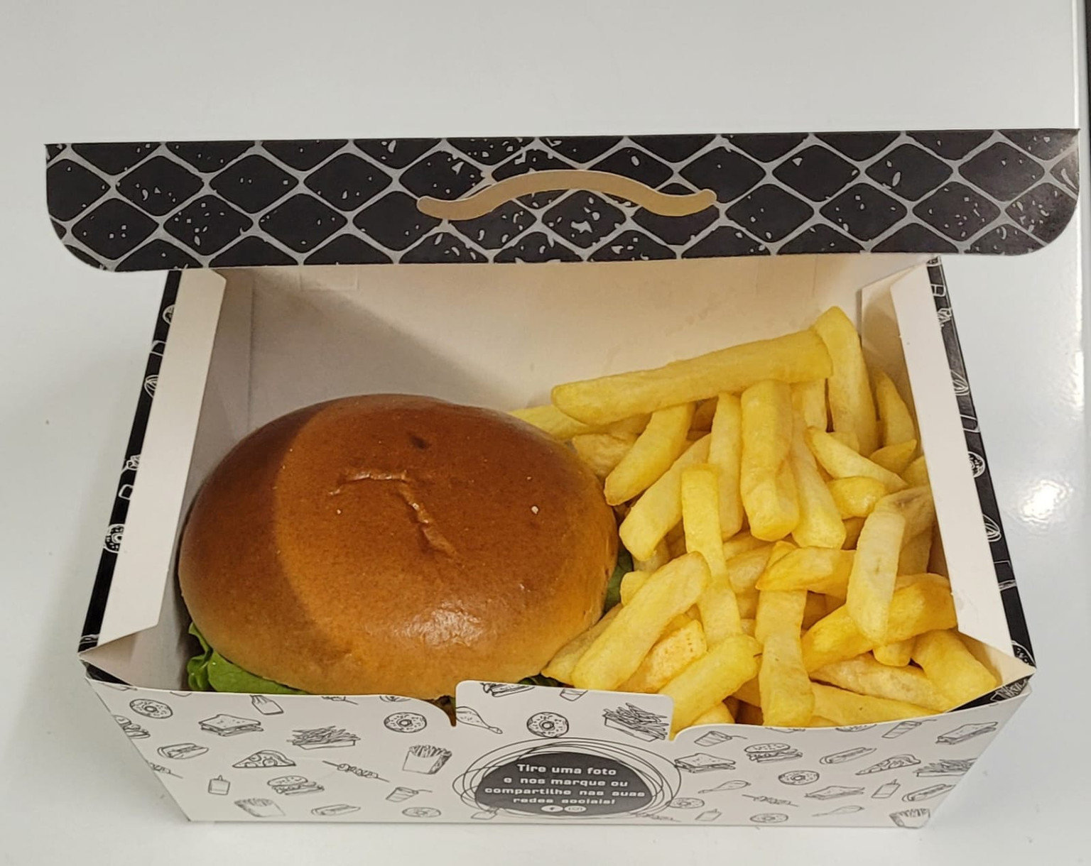 HAMBURGUER E FRITAS