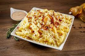 MEIA BATATA FRITA COM QUEIJO E BACON 