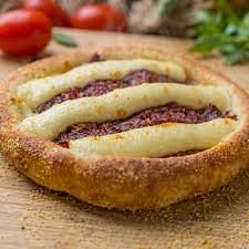 Esfiha de Carne Seca com Catupiry