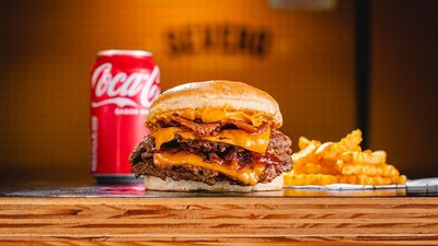 Mega Stracker 3.0 + Batata + Bebida