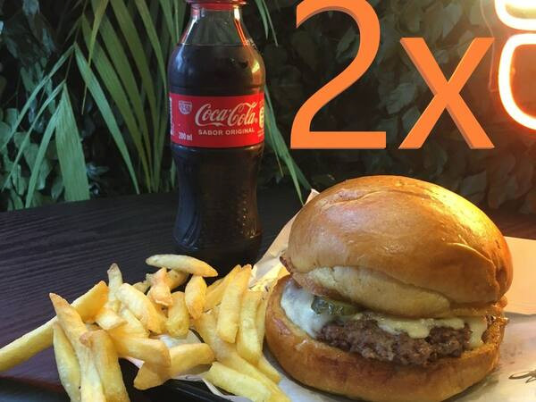 Combo Casal X-Smash Burger serão 2 x (Smash60g+Fritas50g+Coca200ml)