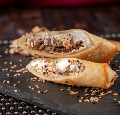 HARUMAKI SALMÃO GRELHADO C/ CREAM CHEESE
