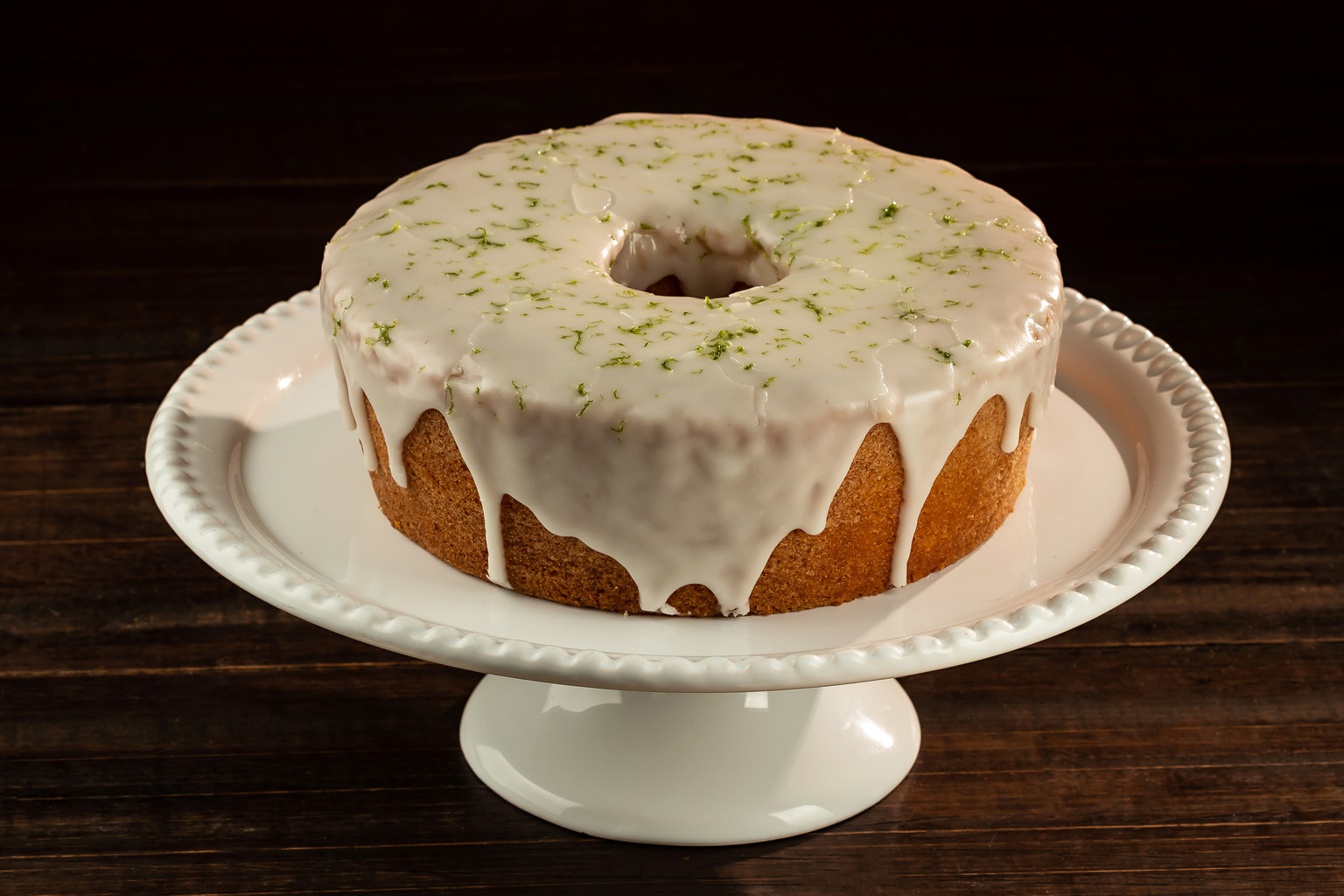 Bolo de limao com calda 24cm