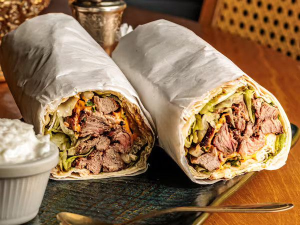Kebab de filé mignon c/ cheddar + pasta de alho 100g