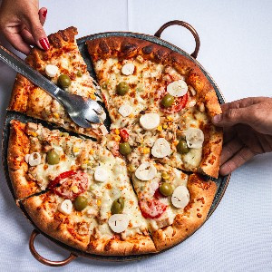 PIZZA PRESUNTO E MUS.  GRANDE