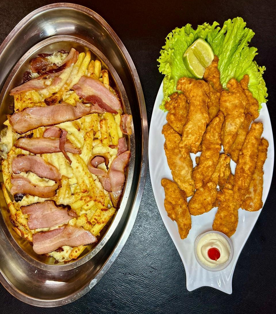 FILE DE TILAPIA (500G) C/ FRITAS, QUEIJO E BACON