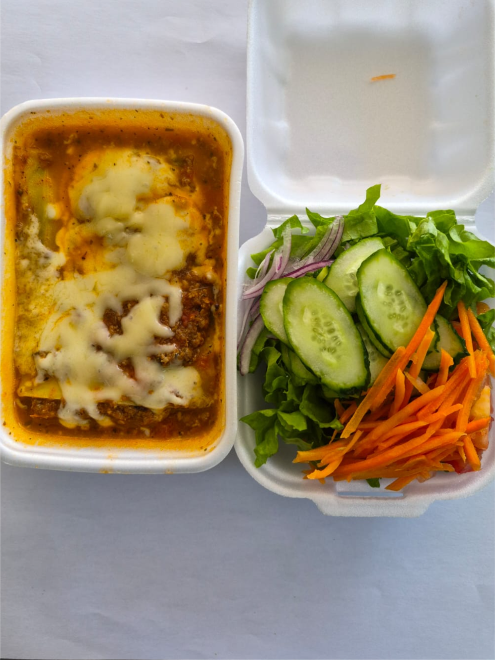 LASANHA BOLONHESA (C/ GLÚTEN C/ LACTOSE) 360 GRAMAS (C/ SALADA).Pedidos Seg a Sex 10: 00 a 14:00 hs.