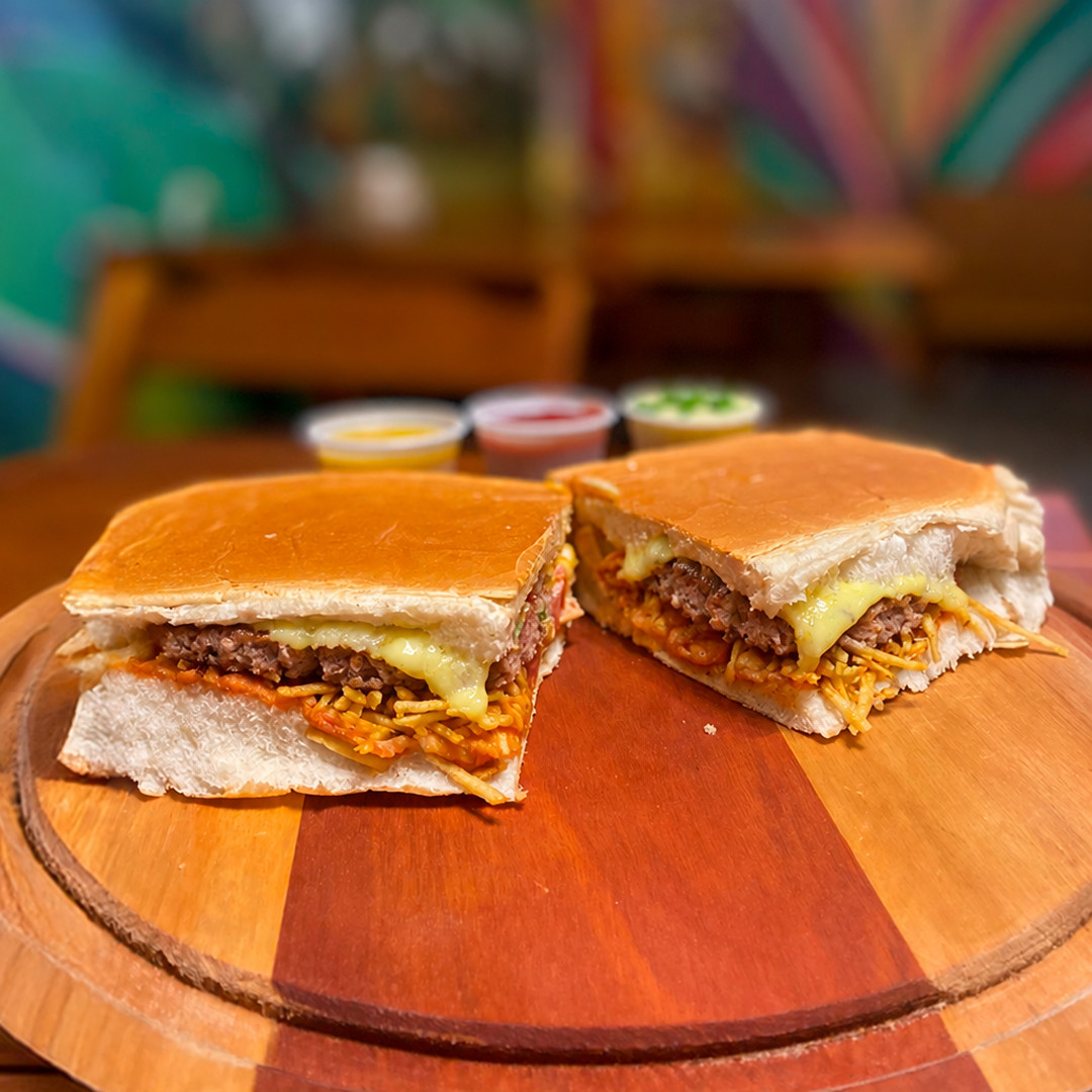 CACHORRO QUENTE DE BIFE