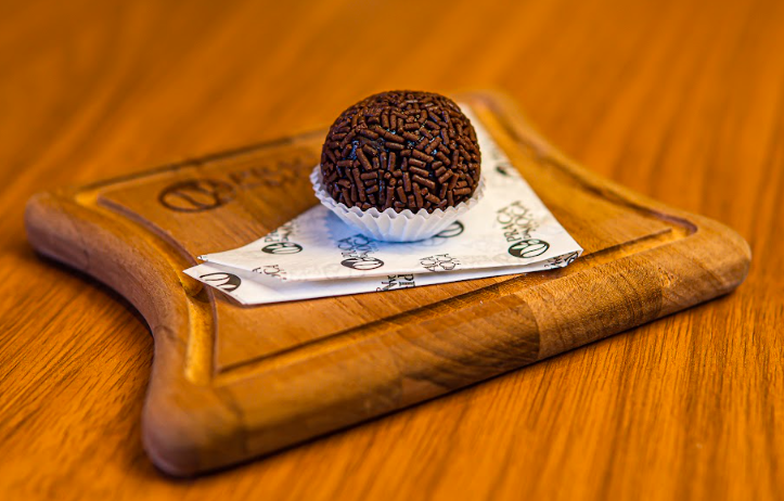 BRIGADEIRO MEIO AMARGO