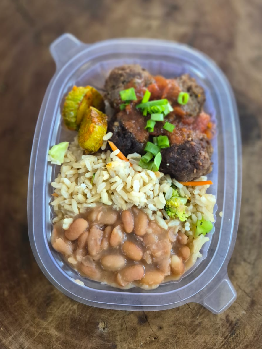 ALMÔNDEGAS AO SUGO C/ ARROZ INTEGRAL 220 GRAMAS Congelado.