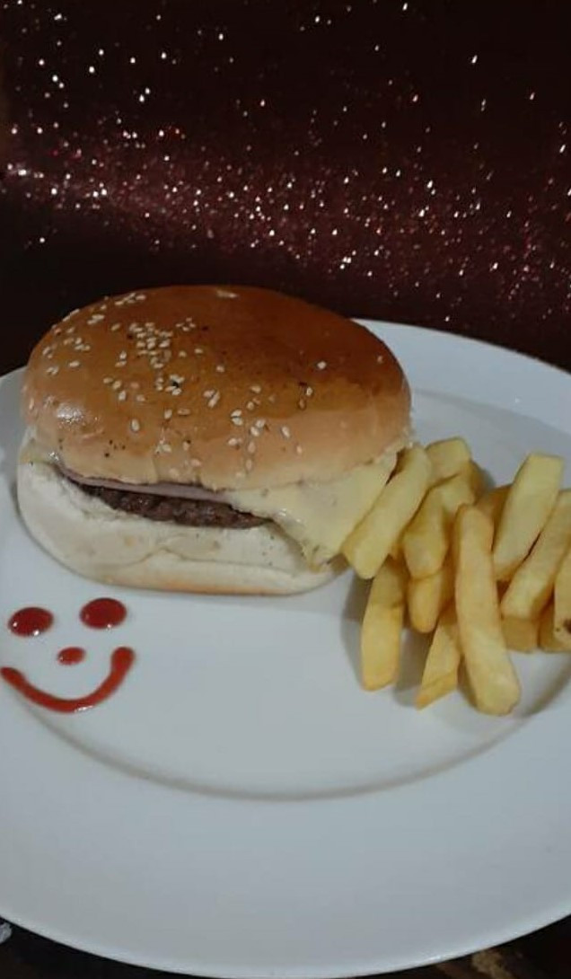 X-BURGUER + FRITAS
