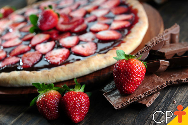 PIZZA CHOCOLATE PRETO COM MORANGO G