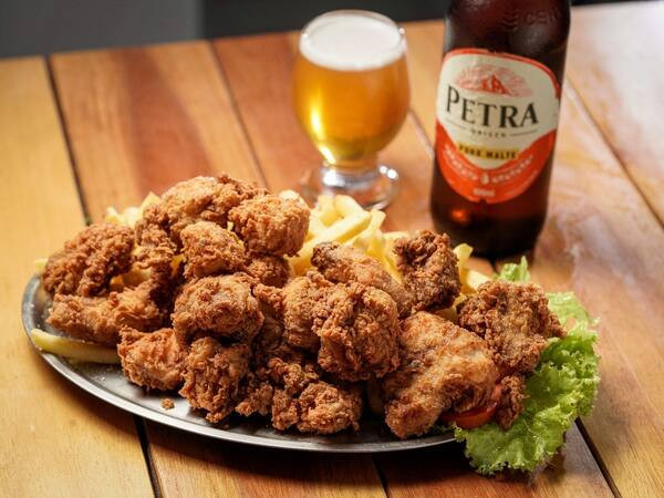 Frango à Passarinha com Fritas