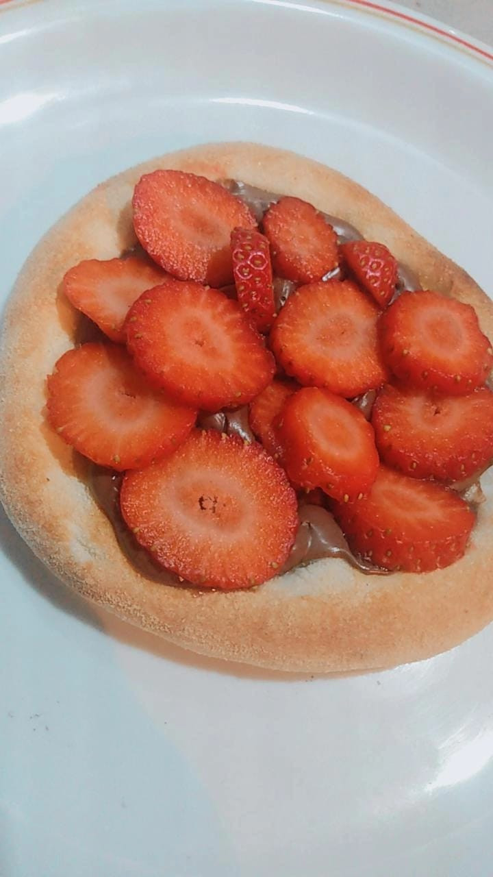ESFIHA DOCE CHOCOLATE C/ MORANGO