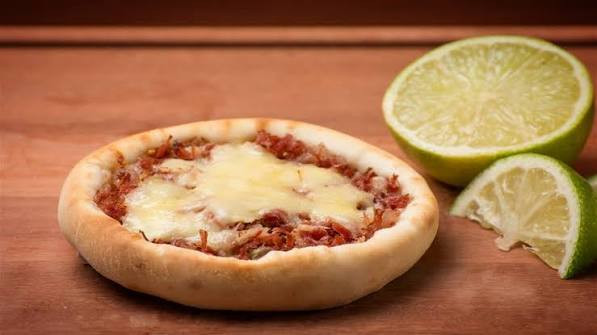 Esfiha de Carne e mussarela