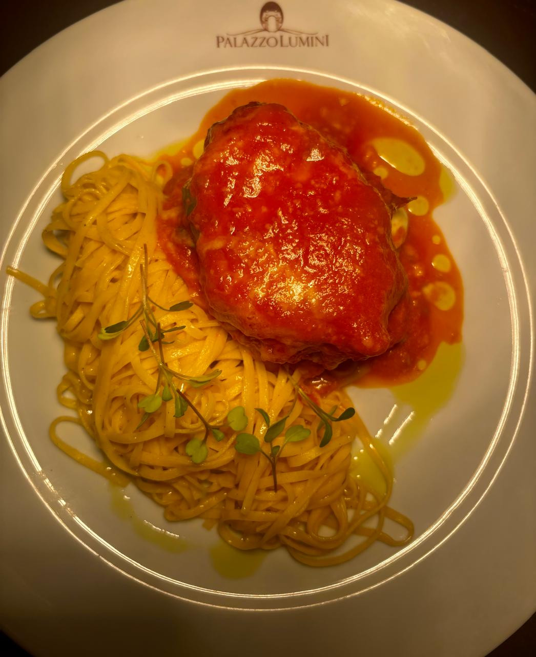 Parmegiana de mignon com linguini na manteiga