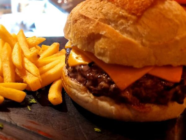 Bigatto Cheese Burguer (fritas Free, mini coca  cola Free)