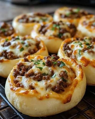 ESFIHA CARNE MOIDA COM MUSSARELA