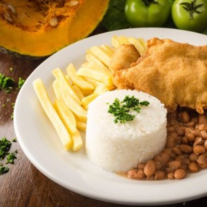 FILÉ DE FRANGO EMPANADO