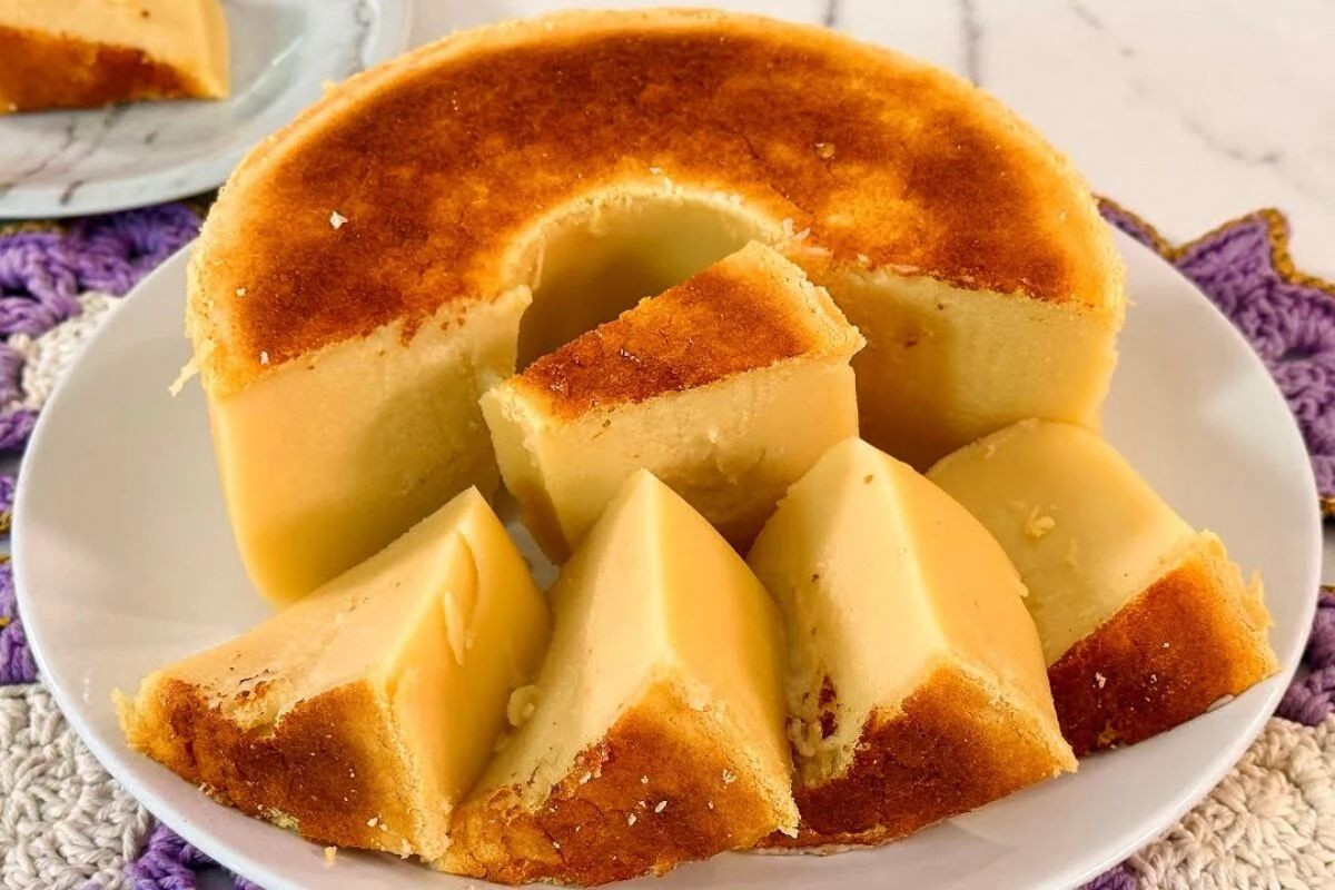 BOLO MOLE FATIADO