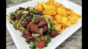 MEIA CARNE DE SOL C/ MANDIOCA NA MANTEIGA