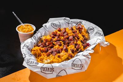 Batata Grande c/ molho severo e bacon