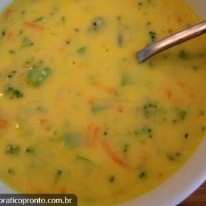 SOPA DE QUEIJO COM LEGUMES