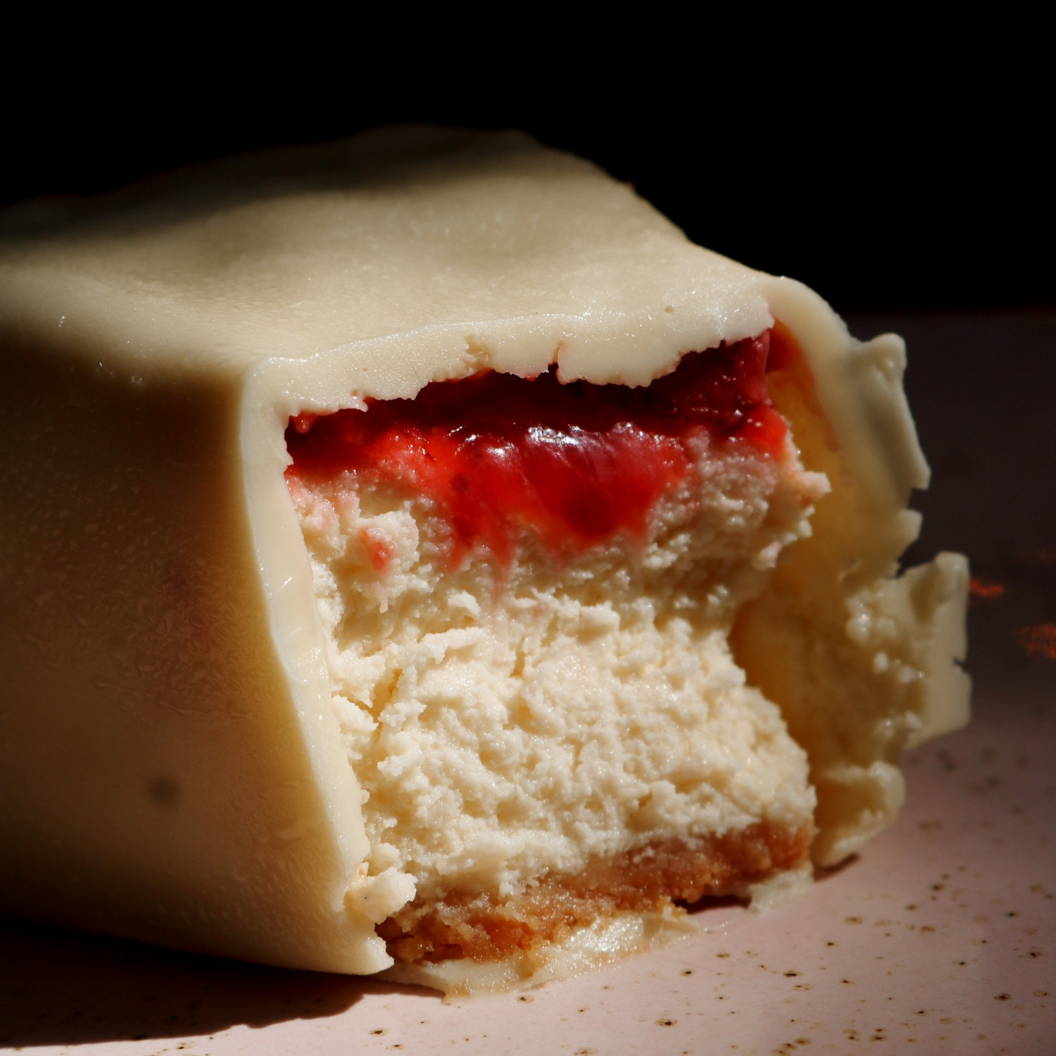CHEESECAKE COM MORANGOS ASSADOS