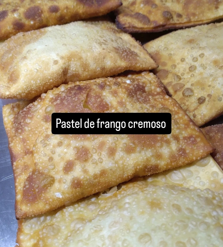 Pastel de Frango com Requeijão