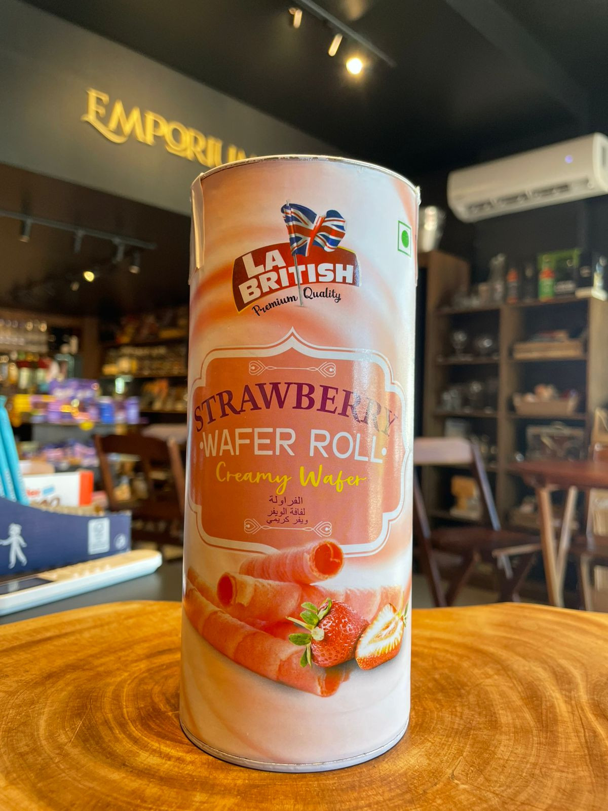 La British Strawberry Wafer Roll