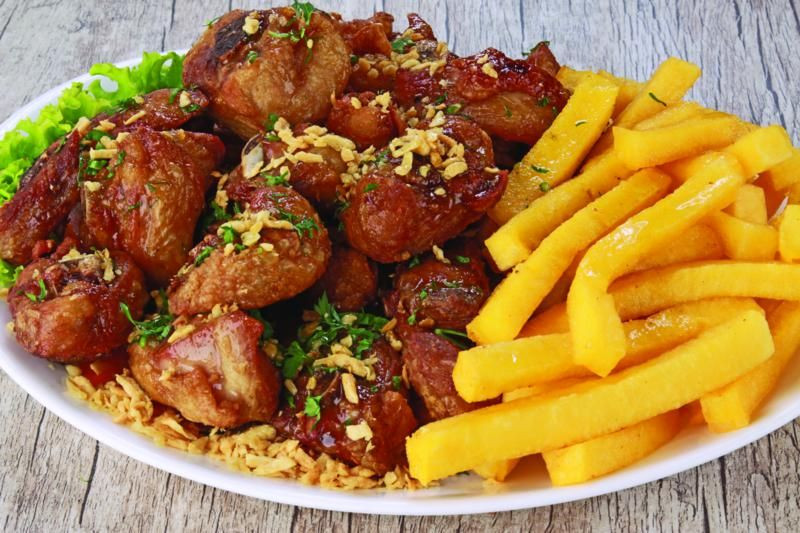 Frango a Passarinho - Fritas - Salada