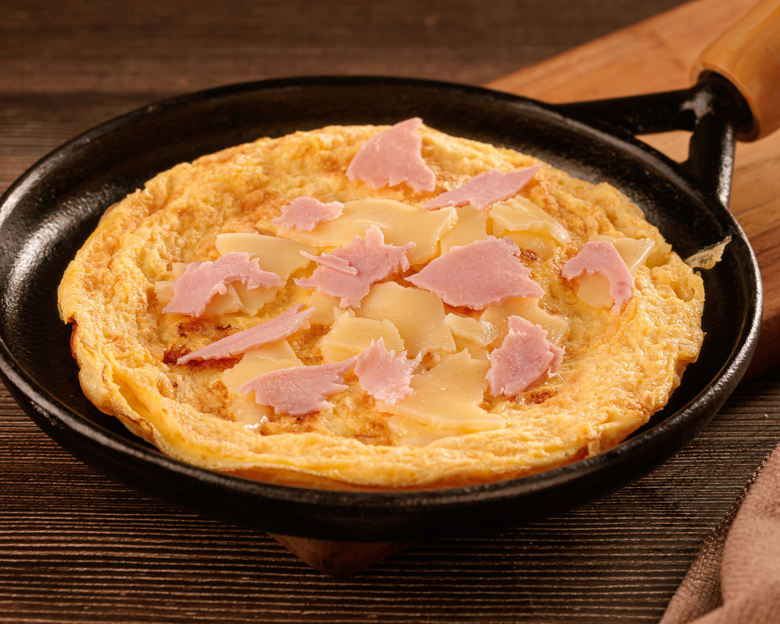OMELETE QUEIJO E PEITO DE PERU