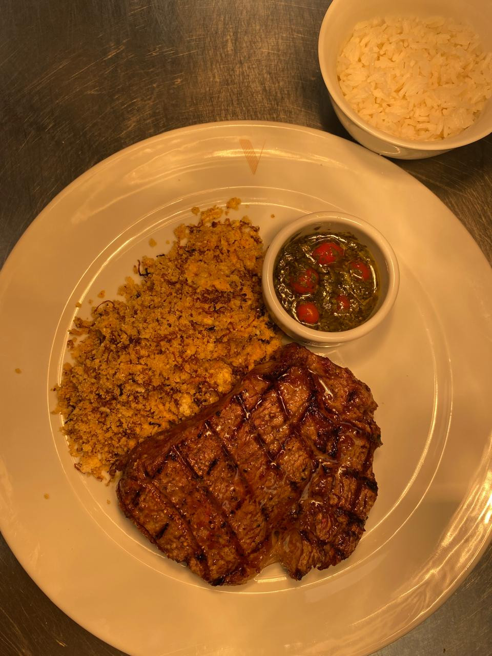 Bife Ancho ao molho chimichurri 