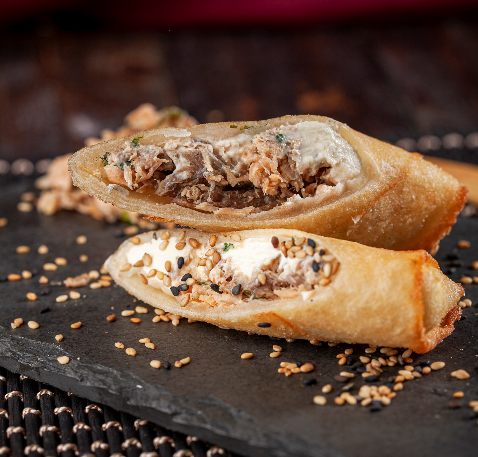 HARUMAKI SALMÃO GRELHADO C/ CREAM CHEESE