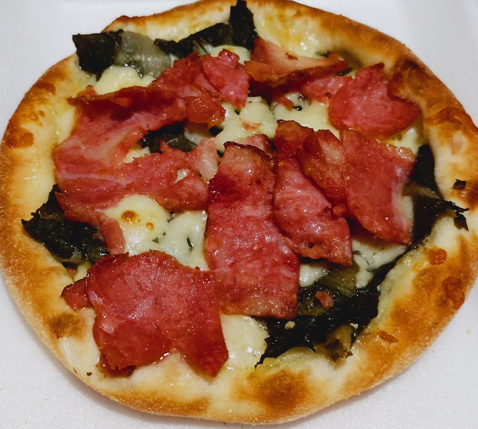ESFIHA ESCAROLA, BACON E MUSSARELA