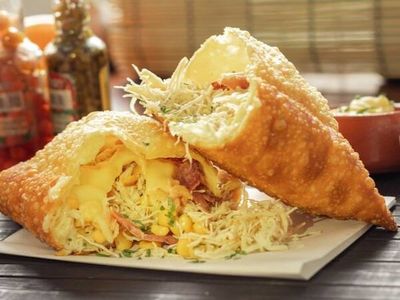 Pastel Frango com cheddar