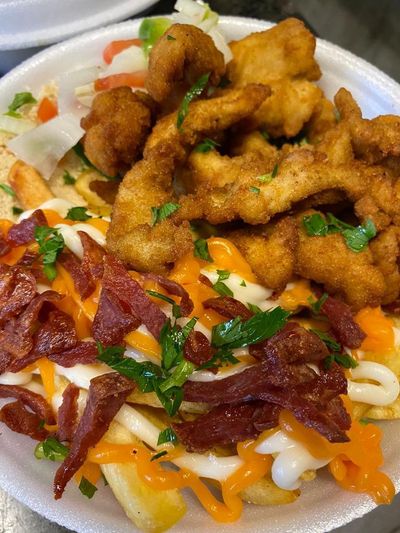 FILÉ DE FRANGO EMPANADO COM BATATA MALUCA 