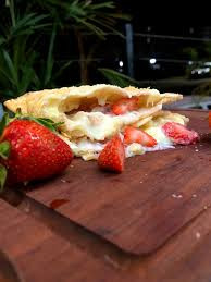 PASTEL NINHO COM MORANGO