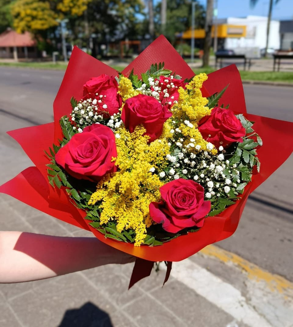 BUQUÊ 6 ROSAS IMPORTADAS 